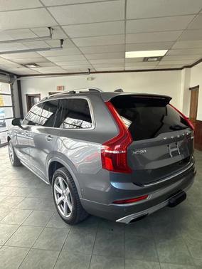 2016 Volvo XC90 Hybrid T8 Momentum