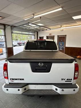 White 2018 Nissan Frontier SV