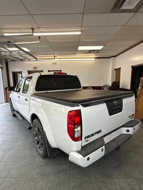 White 2018 Nissan Frontier SV