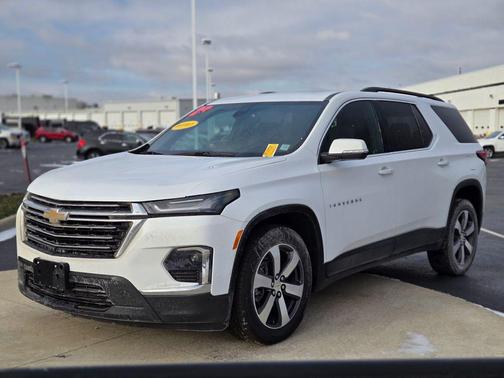 2023 Chevrolet Traverse LT Leather