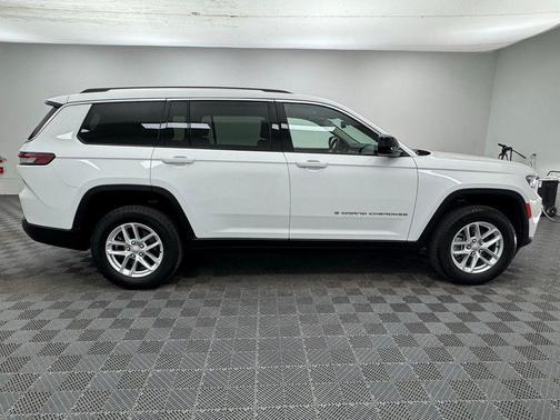 Bright White Clearcoat 2023 Jeep Grand Cherokee L Laredo
