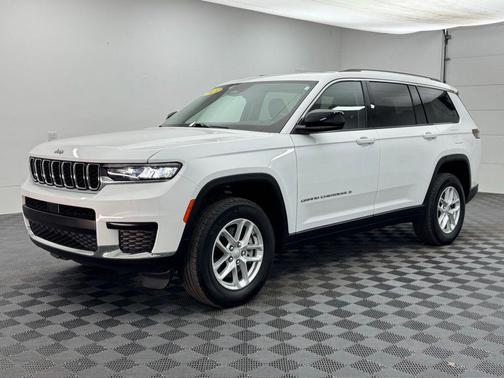 Bright White Clearcoat 2023 Jeep Grand Cherokee L Laredo