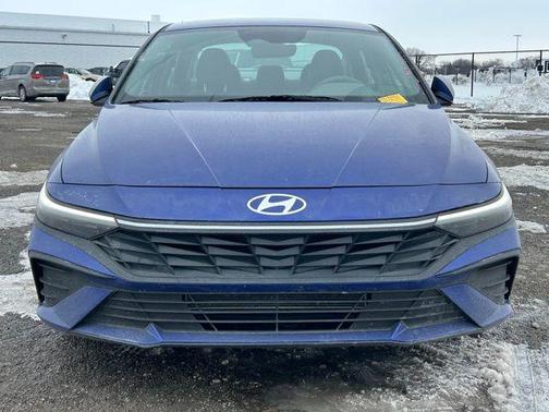 2025 Hyundai ELANTRA SE