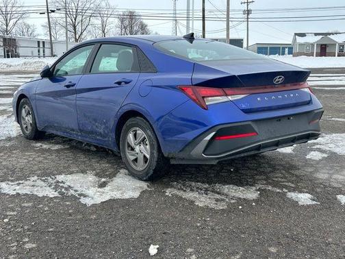 2025 Hyundai ELANTRA SE