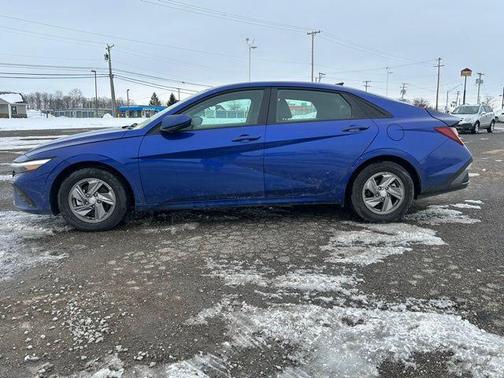 2025 Hyundai ELANTRA SE