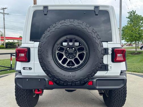 Bright White Clearcoat 2023 Jeep Wrangler Rubicon