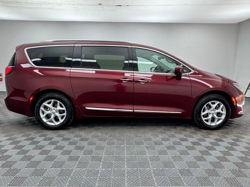 Velvet Red Pearlcoat 2018 Chrysler Pacifica Touring-L
