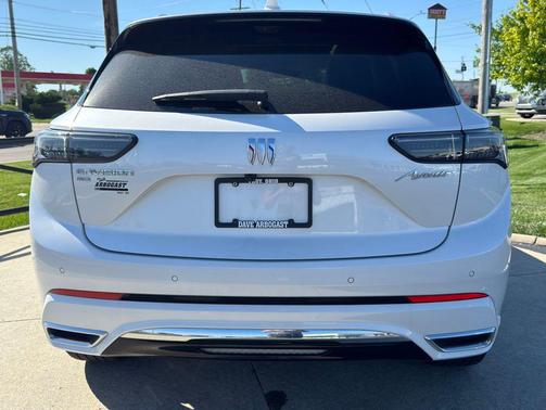 White Frost Tricoat 2024 Buick Envision Avenir AWD