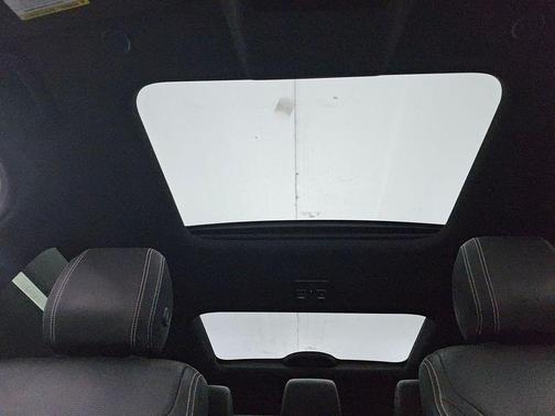 2023 Land Rover Discovery P300 S R-Dynamic