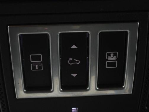 2023 Land Rover Discovery P300 S R-Dynamic