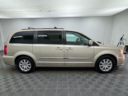 Cashmere/Sandstone Pearlcoat 2014 Chrysler Town & Country Touring