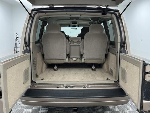 2003 GMC Safari SLE