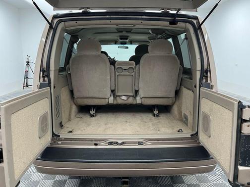 2003 GMC Safari SLE