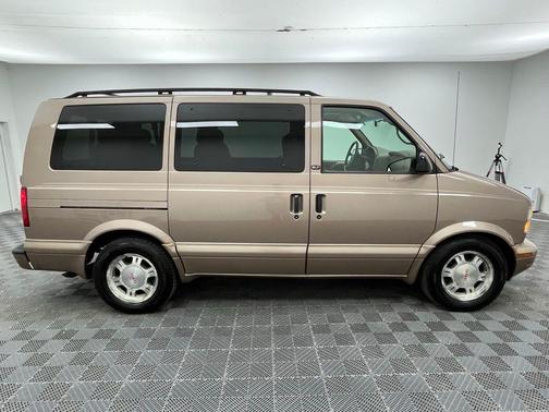 2003 GMC Safari SLE