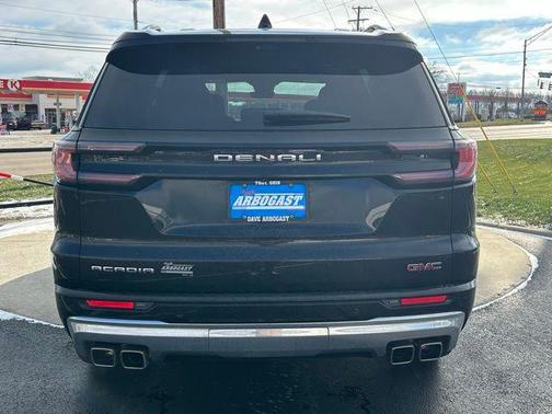2024 GMC Acadia Denali