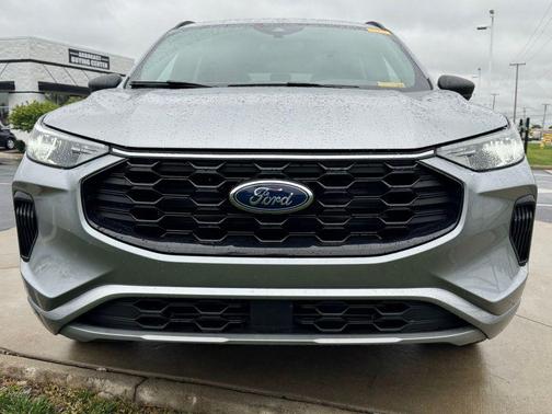 Iconic Silver Metallic 2024 Ford Escape ST-Line