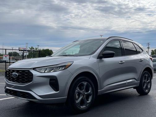 Iconic Silver Metallic 2024 Ford Escape ST-Line