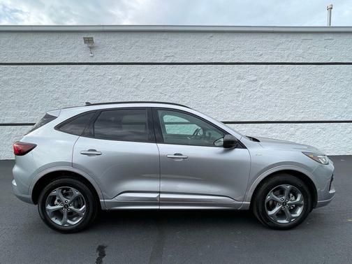 Iconic Silver Metallic 2024 Ford Escape ST-Line