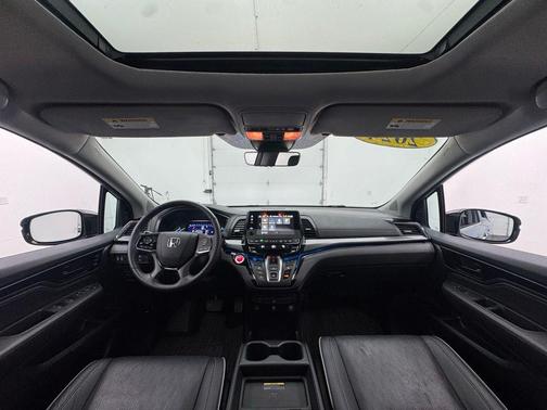 Sonic Gray Pearl 2024 Honda Odyssey Elite