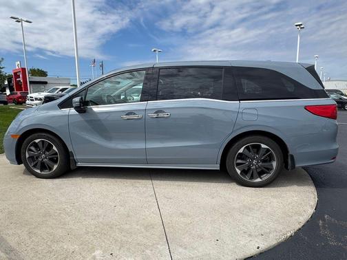 Sonic Gray Pearl 2024 Honda Odyssey Elite