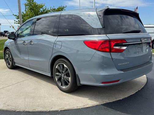 Sonic Gray Pearl 2024 Honda Odyssey Elite