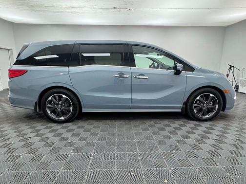 Sonic Gray Pearl 2024 Honda Odyssey Elite
