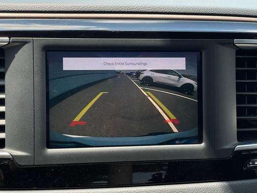 Bright White Clearcoat 2022 Chrysler Voyager LX