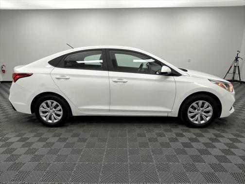 2022 Hyundai Accent SE