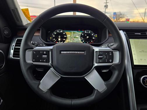 2024 Land Rover Discovery P300 S