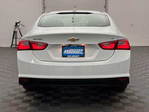Summit White 2024 Chevrolet Malibu FWD 1LT