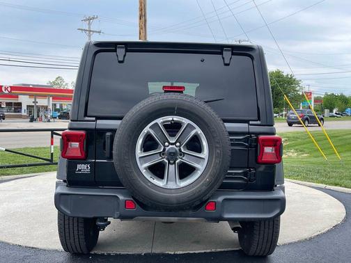 Black Clearcoat 2021 Jeep Wrangler Unlimited Sahara