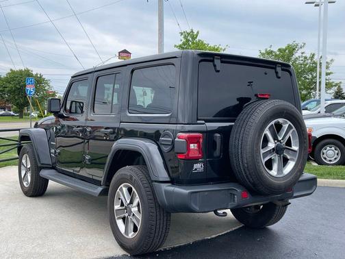 Black Clearcoat 2021 Jeep Wrangler Unlimited Sahara