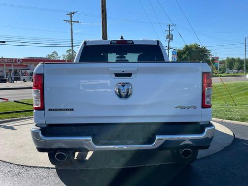 Bright White Clearcoat 2022 RAM 1500 Big Horn/Lone Star