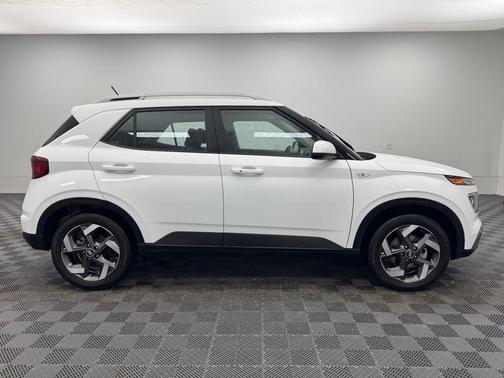 Lunar White 2025 Hyundai VENUE SEL