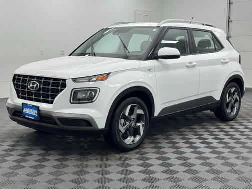 Lunar White 2025 Hyundai VENUE SEL