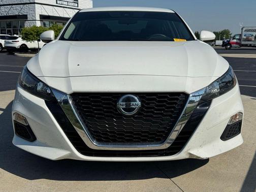 Glacier White 2022 Nissan Altima S FWD