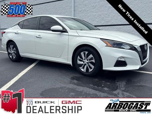 Glacier White 2022 Nissan Altima S FWD