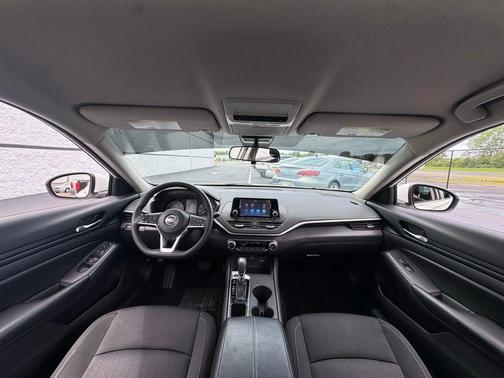 Glacier White 2022 Nissan Altima S FWD