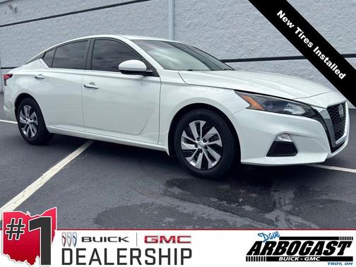 Glacier White 2022 Nissan Altima S FWD