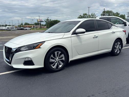 Glacier White 2022 Nissan Altima S FWD