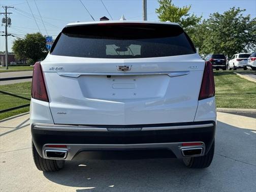 2022 Cadillac XT5 Premium Luxury