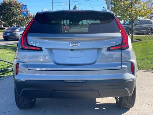 Argent Silver Metallic 2024 Cadillac XT4 Luxury