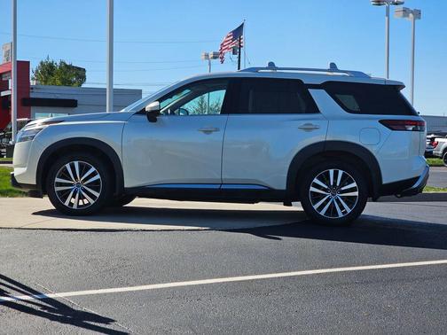 2022 Nissan Pathfinder Platinum 4WD