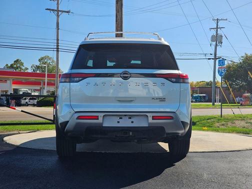 2022 Nissan Pathfinder Platinum 4WD