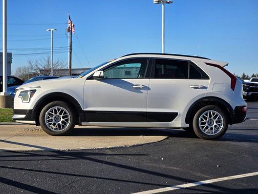 2024 Kia Niro SX