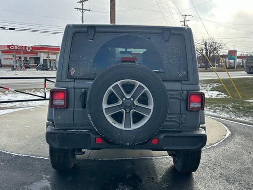 2023 Jeep Wrangler 4-Door Sahara 4x4