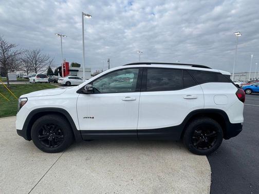 Summit White 2022 GMC Terrain AWD AT4