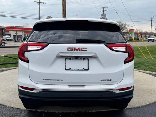 Summit White 2022 GMC Terrain AWD AT4