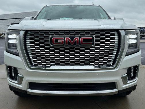 White Frost Tricoat 2023 GMC Yukon XL Denali