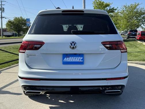 2021 Volkswagen Tiguan 2.0T SE R-Line Black